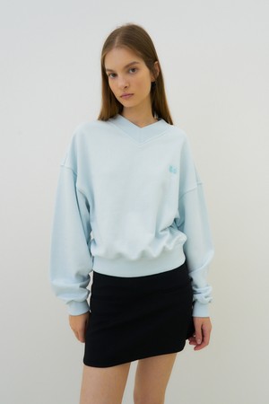 [히로인] [22FW] V-neck cotton logo sweatshirt (sky)