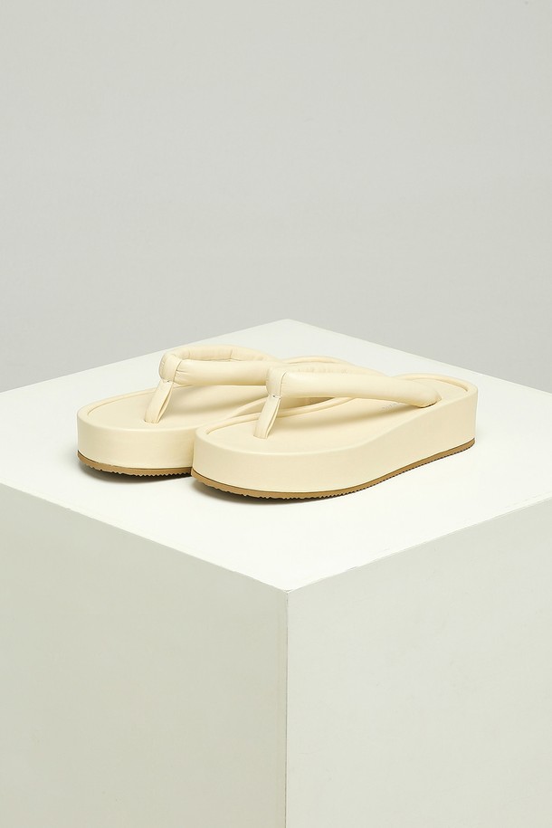 MAISON MARAIS - 슬리퍼/뮬 - [21SS] LAMB SKIN PADDED FLIP-FLOPS [CREAM]