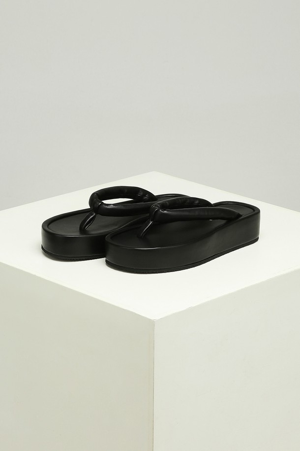 MAISON MARAIS - 슬리퍼/뮬 - [21SS] LAMB SKIN PADDED FLIP-FLOPS [BLACK]