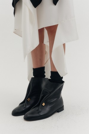 브로치 앵클 부츠 - 블랙