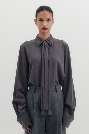 플리츠 카라 타이 셔츠 - 그레이