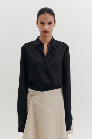 브로치 클래식 셔츠 - 블랙