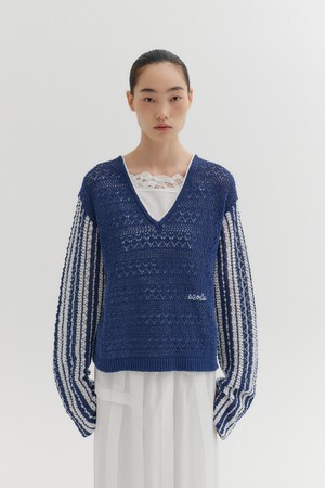 콘트라스트 브이넥 풀오버 - 네이비