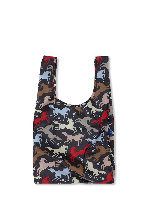 [바쿠백] 휴대용 장바구니는 립스탑 나일론 소재의 미디엄 사이즈 가방으로, 말(Horse) 패턴이 멀티컬러로 디자인되어 있습니다. 접이식 형태로 휴대가 간편하며, 파우치 수납이 가능하여 실용적입니다. 일상, 여행, 쇼핑 등 다용도로 활용 가능한 친환경 장바구니입니다. 사이즈는 385 x 635 mm 입니다.
