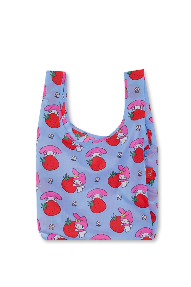 산리오 마이멜로디 딸기 패턴이 사랑스러운 [바쿠백] 휴대용 장바구니입니다. 가볍고 튼튼한 나일론 소재로 제작되었으며, 핑크, 블루, 레드의 다채로운 색상으로 만나볼 수 있습니다. 접이식 디자인과 파우치 수납 기능으로 휴대성을 높였으며, 쇼핑이나 일상생활에서 에코백으로 유용하게 사용할 수 있습니다.
