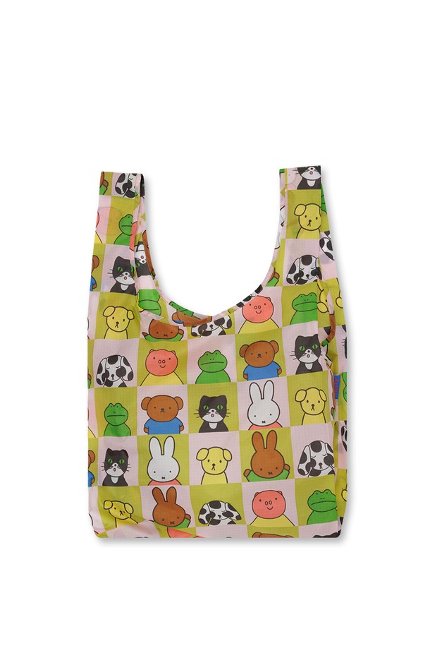 [바쿠백] 휴대용 장바구니 접이식 시장가방 Miffy Friends는 미피 프렌즈 디자인의 멀티컬러 에코백입니다. 385 x 635mm의 미디엄 사이즈로, 고밀도 립스탑 나일론 소재를 사용하여 가볍고 튼튼합니다. 접이식 디자인과 파우치 수납 기능으로 휴대성을 높였으며, 쇼핑, 여행, 봄 소풍 등 다양한 TPO에 활용할 수 있습니다. 친환경적이며 재사용이 가능하여 실용적이며, 캐주얼, 미니멀, 스트리트 스타일을 즐겨 입는 여성분들께 추천합니다.
