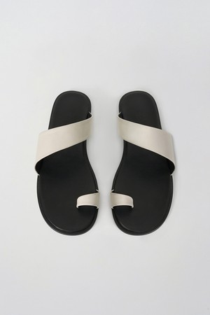 tilt flip-flops (ecru)