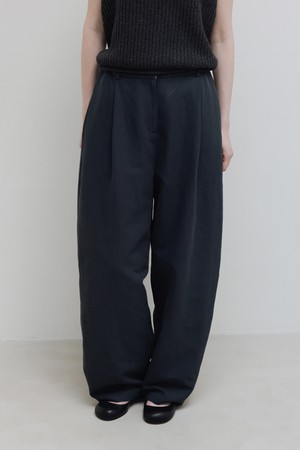 one tuck wide pants (dusty navy)