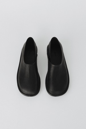 stitched pebble loafer (black)