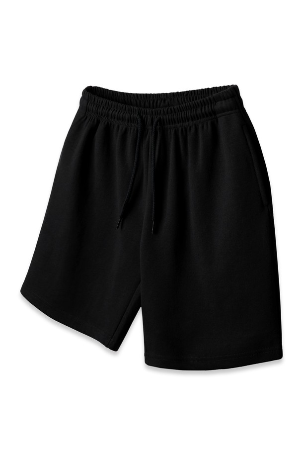 앨빈클로 코튼 밴딩 스웨트 반바지 PAN1450는 7가지 다채로운 컬러(화이트 멜란지, 오트밀, 그레이, 스톤베이지, 라이트카키, 차콜, 블랙)로 출시되어 폭넓은 선택지를 제공합니다. 넉넉한 루즈핏에 무릎 기장으로 편안한 착용감을 선사하며, 부드러운 촉감의 더블 니트 면/폴리에스터 혼방 소재를 사용하여 제작되었습니다. 520-550g/yd의 고밀도 원단과 밴딩, 드로우스트링 디테일로 활동성을 높였으며, 데일리, 캐주얼, 가벼운 아웃도어 활동에 적합합니다. 베이직하고 미니멀한 스타일을 추구하는 분들께 추천하는 실용적인 반바지입니다. 
