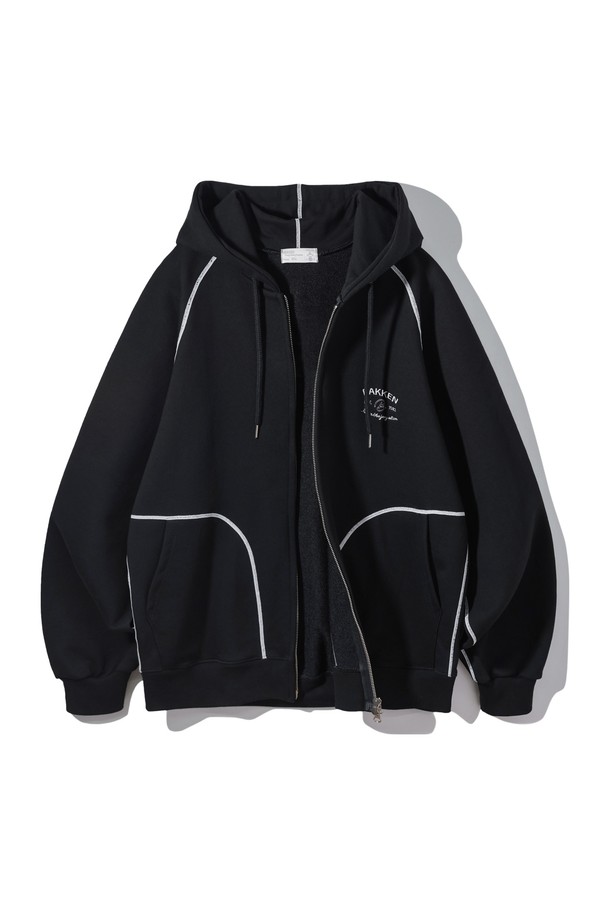 바켄 Essential 후드 집업 BK7988_블랙은 남녀 모두 착용 가능한 오버핏 후드 집업입니다. 부드러운 촉감의 면과 폴리에스테르 혼방 소재로 제작되었으며, 두꺼운 두께감으로 사계절 내내 활용 가능합니다. 깔끔한 마감과 매끄러운 솔기 연결, 프렌치테리 소재, 자수 디테일, 플랫락 스티치 등의 특징을 갖춘 베이직 캐주얼 스타일의 무지 디자인 후드 집업입니다.
