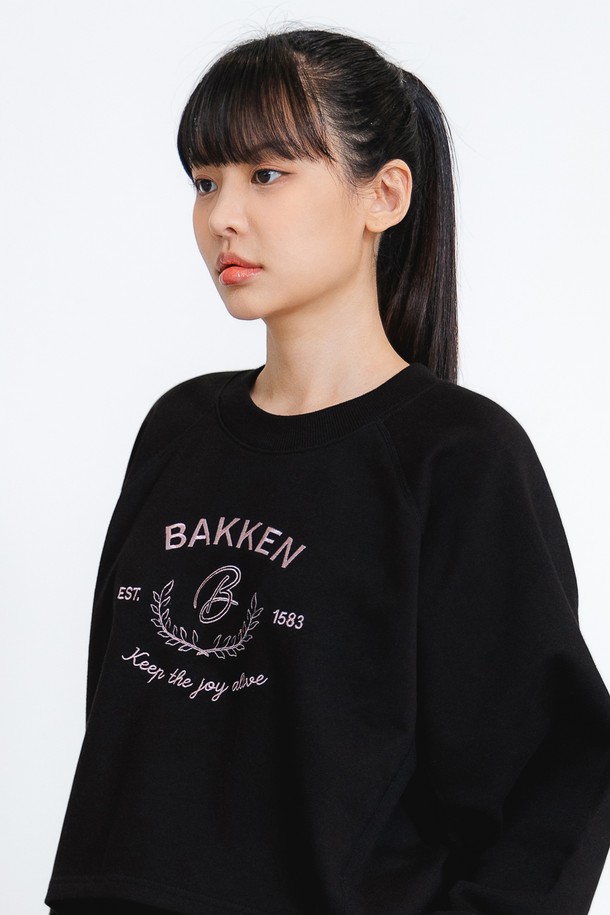 BAKKEN - 긴소매 티셔츠 - 바켄 Signature Logo Semi Crop 티셔츠 BK4998_블랙