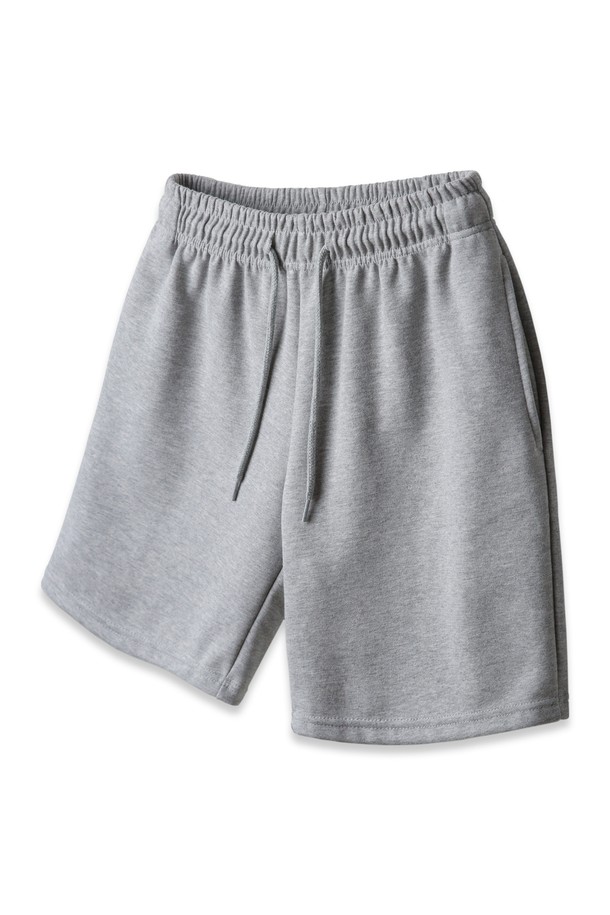 앨빈클로 코튼 밴딩 스웨트 반바지 PAN1450 (7 COLOR)는 부드러운 촉감의 면과 폴리에스테르 혼방 소재로 제작된 스웨트 반바지입니다. 루즈핏으로 편안하게 착용 가능하며, 두꺼운 두께감으로 안정감을 더했습니다. 허리 밴딩과 드로우스트링으로 사이즈 조절이 용이하며, 무릎까지 오는 기장으로 활동성을 높였습니다. 화이트 멜란지, 오트밀, 그레이, 스톤베이지, 라이트카키, 차콜, 블랙 7가지 다채로운 색상으로 출시되어, 캐주얼하고 베이직한 스타일을 연출하기 좋습니다. 동네 마실룩, 집콕룩, 여행룩 등 다양한 TPO에 활용 가능하며, 미니멀하고 클래식한 스타일을 완성해 보세요.
