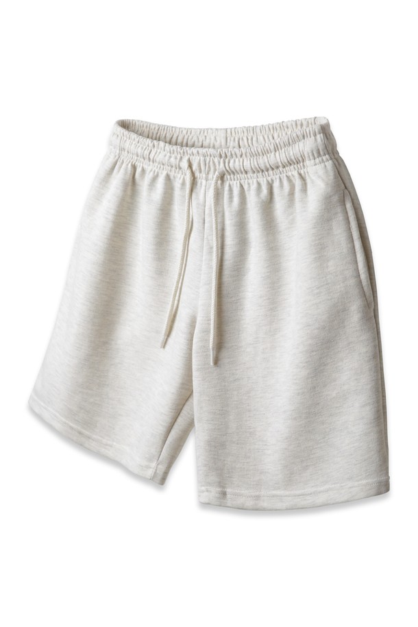 앨빈클로 코튼 밴딩 스웨트 반바지 PAN1450 (7 COLOR)는 넉넉한 루즈핏으로 편안하게 착용할 수 있는 반바지입니다. 부드러운 촉감의 면과 폴리에스터 혼방 소재로 제작되었으며, 520-550g/yd의 고밀도 더블 원단을 사용하여 튼튼합니다. 허리에는 신축성 있는 밴딩과 드로우스트링이 있어 사이즈 조절이 용이합니다. 화이트 멜란지, 오트밀, 그레이, 스톤 베이지, 라이트 카키, 차콜, 블랙 7가지 색상으로 출시되어 데일리, 캐주얼 스타일에 다양하게 활용 가능합니다. 무릎 기장으로 편안함과 스타일을 동시에 잡았습니다.
