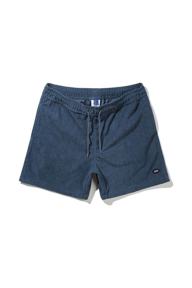 "[DE LUXE] 앨빈클로 SUMMER CORDUROY 하프 팬츠 DLX1318 (5 COLOR)"는 여름철 시원하게 착용할 수 있는 남성용 하프 팬츠입니다. 부드러운 코듀로이 소재를 사용하여 편안한 착용감을 선사하며, 레귤러핏으로 제작되어 활동성을 높였습니다. 캐주얼, 미니멀, 클래식 스타일을 모두 소화할 수 있으며, 동네 마실룩이나 휴가룩에 적합합니다. 네이비 컬러의 무지 디자인으로 어떤 상의와도 쉽게 매치할 수 있어 활용도가 높습니다. 얇은 두께감으로 여름에도 시원하게 착용 가능합니다.
