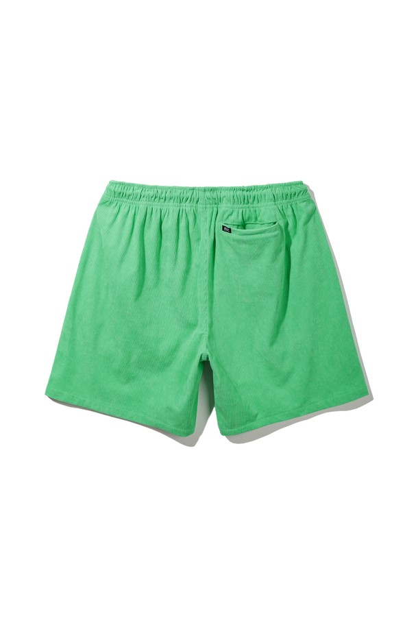 [DE LUXE] 앨빈클로 코듀로이 하프 팬츠 DLX1319는 부드러운 촉감의 폴리에스터 코듀로이 소재로 제작되어 편안한 착용감을 선사합니다. 밴딩 처리로 활동성을 높였으며, 라이트 그린, 크림, 핑크, 민트, 블랙 5가지 다채로운 색상 옵션으로 제공됩니다. 고강도 염색 처리와 축률 방지 가공으로 세탁 후에도 물빠짐이나 변형 걱정 없이 오랫동안 즐길 수 있습니다. 자연스러운 레귤러핏으로 캐주얼하고 미니멀한 스타일을 연출하여, 동네 마실룩, 여행룩, 휴가룩 등 다양한 TPO에 활용하기 좋습니다. 가벼운 중량감으로 봄, 여름 시즌에 시원하게 착용 가능한 하프 팬츠입니다.
