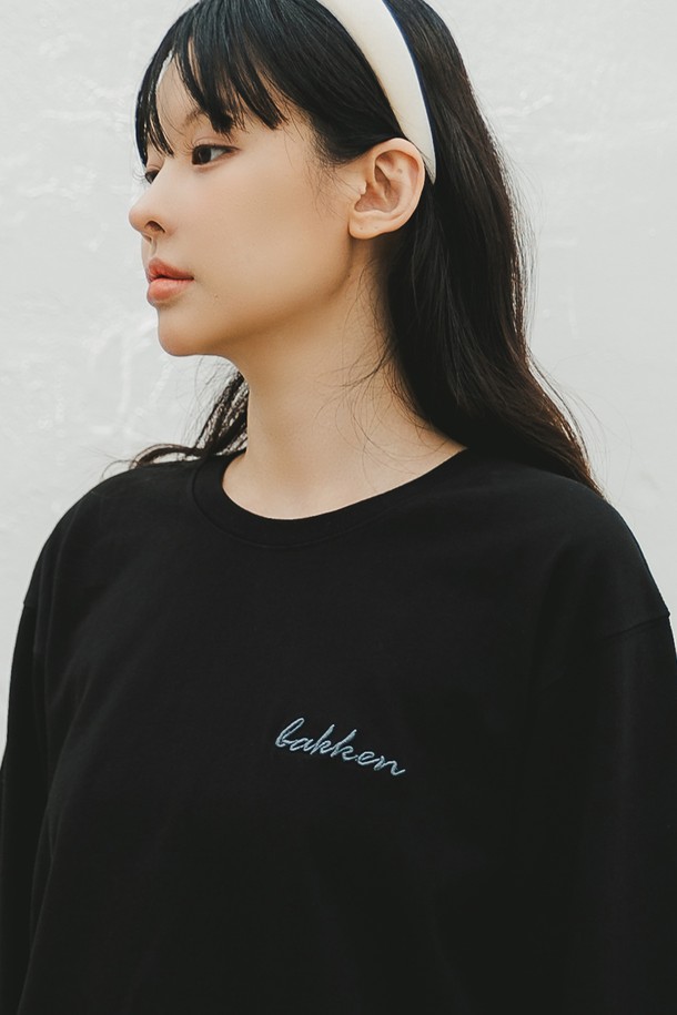 BAKKEN - 긴팔티셔츠 - 바켄 Italic Logo 긴팔티셔츠 BK4996_블랙