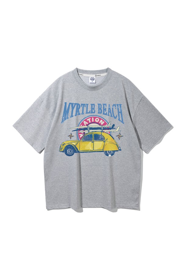 앨빈클로 MYRTLE BEACH (머틀 비치) 오버핏 반팔 티셔츠 AST4540는 봄, 여름 시즌에 적합한 공용 반팔 티셔츠입니다. 부드러운 촉감의 면, 폴리에스테르, 스판덱스 혼방 소재로 제작되었으며, 흡습 및 신축성이 뛰어납니다. 캐주얼하고 빈티지한 스타일을 연출하며, 동네 마실룩, 여행룩, 캐주얼, 미니멀, 스트리트 스타일을 즐겨 입는 분들께 추천합니다. 라운드넥 오버핏 디자인에 다양한 그래픽 패턴이 돋보이며, 6가지 다채로운 컬러(화이트, 크림, 그레이, 그린, 와인, 차콜)로 출시되었습니다. 트리플 CP 저지 원단과 자연스러운 드롭숄더 패턴, 1*7 RIB 원단과 헤링본 테이프로 넥라인을 보강하여 KATRI 품질검사를 통과한 믿을 수 있는 제품입니다.
