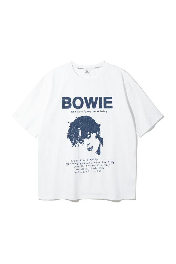 앨빈클로 BOWIE (보위) 오버핏 반팔 티셔츠 AST4571은 남녀 모두 착용 가능한 캐주얼 스타일의 반팔 티셔츠입니다. 봄, 여름 시즌에 적합하며, 일상복으로 활용하기 좋습니다. 부드러운 촉감의 20수 싱글 코튼 100% 소재로 제작되어 편안한 착용감을 선사합니다. 텀블워싱 및 텐터 가공을 거쳐 변형을 최소화했으며, 드롭 숄더 패턴과 립 원단 넥라인, 헤링본 테이프 보강으로 튼튼하게 제작되었습니다. 화이트, 크림, 카키 3가지 색상으로 출시되어, 동네 마실룩이나 봄 소풍룩 등 다양한 스타일에 활용하기 좋습니다.
