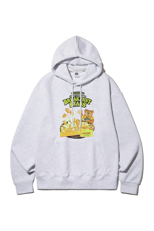 앨빈클로 브렉퍼스트 베어 오버핏 후드티 AVH609는 부드러운 프렌치테리, 고밀도 니트 원단으로 제작되어 뛰어난 착용감을 선사합니다. 봄, 가을, 겨울, 세 계절 모두 활용 가능하며, 일상 속에서 편안하게 입을 수 있습니다. 귀여운 브렉퍼스트 베어 캐릭터 프린팅과 빈티지 아트워크 디자인이 돋보이며, 오버핏으로 제작되어 캐주얼하고 트렌디한 스타일을 연출합니다. 신축성이 우수하고 내구성이 좋은 열처리 프린팅 기법을 사용하여 변형 없이 오래 입을 수 있으며, 화이트 멜란지, 그레이, 브라운, 블랙 4가지 색상으로 출시되었습니다. 집콕룩, 겨울 데일리룩, 산책룩 등 다양한 TPO에 어울리는 아이템입니다.
