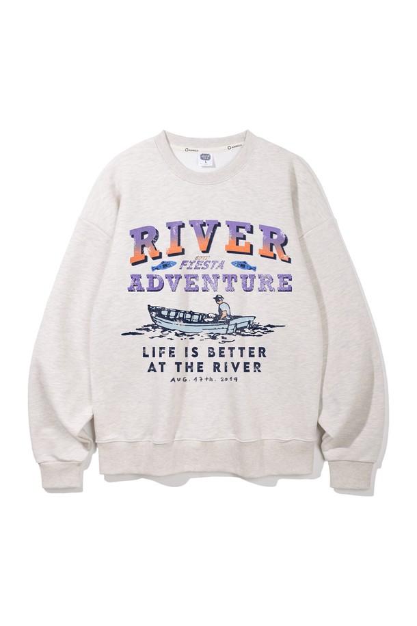 앨빈클로 리버 어드벤처 오버핏 맨투맨 MAR685 (3 COLOR)는 부드러운 촉감의 프렌치 테리 원단과 고밀도 니트 테리 원단을 사용하여 편안한 착용감을 선사합니다. 오버핏으로 제작되어 여유로운 실루엣을 연출하며, 신축성이 우수하여 활동성을 높였습니다. 1x1 RIB 원단 넥라인과 헤링본 테이프 마감으로 꼼꼼하게 마감했으며, 열전사 그래픽 프린팅으로 빈티지한 감성을 더했습니다. "오트밀", "그레이", "다크네이비" 3가지 색상으로 출시되어, 캐주얼, 미니멀, 스트리트 스타일을 즐겨 입는 분들께 "동네 마실룩", "집콕룩", "겨울 데일리룩"으로 제격입니다.
