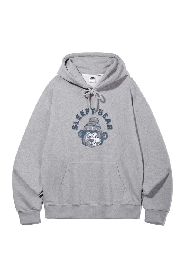 앨빈클로 슬리피 베어 오버핏 후드티는 부드러운 프렌치테리 원단과 고밀도 니트 원단으로 제작되어 뛰어난 착용감을 선사합니다. 넉넉한 오버핏으로 편안한 착용감을 제공하며, 귀여운 슬리피 베어 프린팅이 돋보이는 캐주얼 후드티입니다. 봄, 가을, 겨울 시즌에 활용하기 좋으며, 집콕룩, 겨울 데일리룩, 산책룩 등 다양한 TPO에 잘 어울립니다. 화이트 멜란지, 그레이, 네이비, 차콜, 블랙 5가지 색상으로 출시되어, 미니멀한 스타일을 즐기는 분들께 추천합니다.
