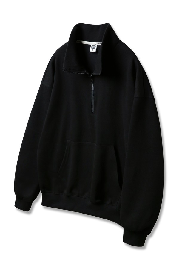 앨빈클로 무지 비슬론 반집업 오버핏 맨투맨 MAR648는 부드러운 촉감의 더블 코튼 원단으로 제작되어 뛰어난 착용감을 선사합니다. 베이직하고 캐주얼한 스타일로, 그레이, 카키, 브라운, 딥블루, 차콜, 블랙 6가지 컬러 옵션을 제공하며, 어깨 라인이 자연스럽게 떨어지는 오버핏과 비슬론 지퍼, 팔홀 부분 이중 스티치 마감으로 높은 내구성을 자랑합니다. 봄, 가을, 겨울 시즌에 활용하기 좋은 긴소매 하프넥 맨투맨입니다.
