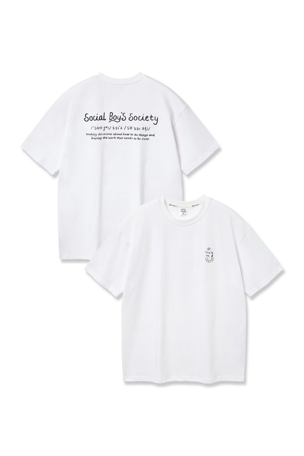 앨빈클로 BOYS 오버핏 반팔티 AST4717는 부드러운 촉감의 20수 코마사 면 원단을 사용하여 제작되었으며, 드롭숄더 패턴과 소매 패턴 리뉴얼로 편안한 착용감을 선사합니다. 텀블 워싱 및 텐터 가공으로 변형을 최소화하여 오래도록 쾌적하게 입을 수 있으며, 라운드넥에 캐주얼한 레터링 패턴이 돋보입니다. 화이트, 네이비, 차콜, 블랙 4가지 컬러로 출시되어 봄, 여름 일상에서 폭넓게 활용하기 좋은 남성 오버핏 반팔 티셔츠입니다.
