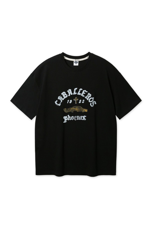 앨빈클로 빈티지 머슬카 오버핏 반팔티 AST4703는 부드러운 촉감의 프리미엄 면 소재로 제작되어 편안한 착용감을 선사합니다. 레터링과 그래픽 패턴이 돋보이는 빈티지 & 캐주얼 스타일의 남성용 반팔 티셔츠로, 봄, 여름 시즌 데일리룩에 활용하기 좋습니다. 피치 가공 처리로 부드러움을 더했으며, 오버핏 디자인으로 레이어드하여 다양한 스타일을 연출할 수 있습니다.
