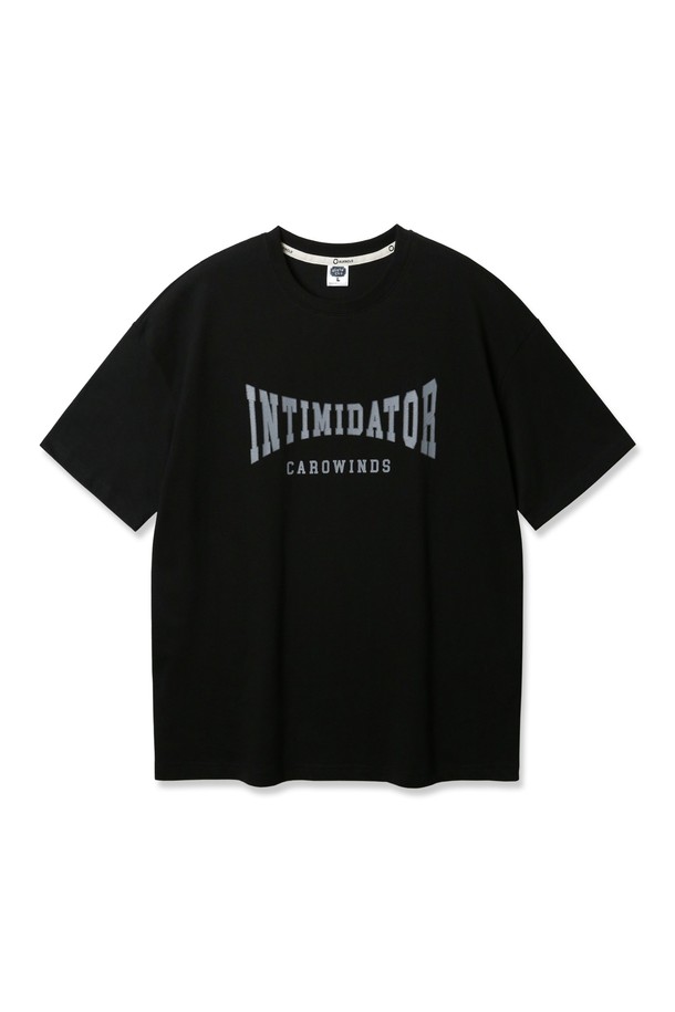 앨빈클로 INTIMIDATOR 오버핏 반팔티 AST4704는 남녀 공용으로, 부드러운 면 소재에 피치 워싱 가공을 더해 피부에 자극 없이 편안한 착용감을 선사합니다. 라운드넥에 레터링 패턴이 돋보이며, 오버핏 디자인으로 캐주얼한 스타일을 연출하기 좋습니다. 화이트, 딥그레이, 와인, 블랙 4가지 컬러로 출시되어, 봄, 여름 시즌 데일리룩에 활용하기 좋습니다.
