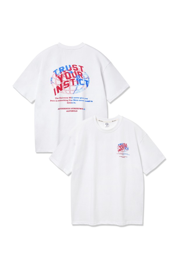 앨빈클로 TRUST 오버핏 반팔티 AST4739는 부드러운 촉감의 20수 코마면 소재로 제작되어 편안한 착용감을 선사하며, 텐터 가공, 텀블 건조 처리로 변형을 최소화했습니다. 남녀 모두 착용 가능한 오버핏 디자인에 드롭숄더 디테일을 더해 스트릿, 캐주얼 스타일을 연출하기 좋으며, 레이어드 스타일링으로 다양한 분위기를 낼 수 있습니다. 화이트, 화이트 멜란지, 차콜, 블랙 4가지 색상으로 출시되어 일상 속에서 폭넓게 활용 가능합니다.
