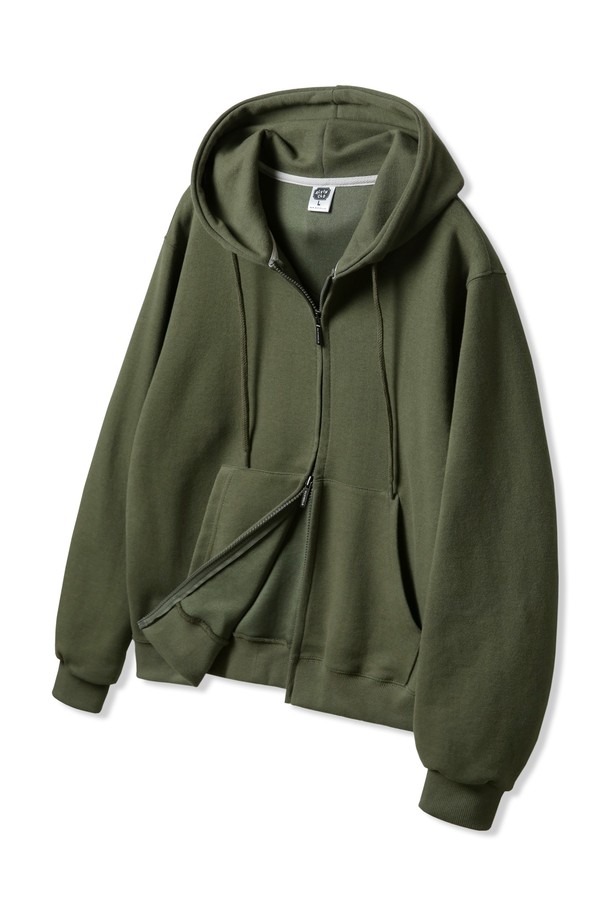 따뜻함과 스타일을 모두 갖춘 [기모] 앨빈클로 무지 레귤러핏 투웨이 후드집업 AZH673입니다. 부드러운 기모 안감으로 포근한 착용감을 선사하며, 가을과 겨울철 데일리룩을 책임지는 필수템입니다. 베이직하고 캐주얼한 무드의 디자인으로, 어떤 스타일에도 쉽게 매치할 수 있습니다. 4가지 다채로운 컬러(카키 포함)로 만나보세요. 투웨이 지퍼 디테일로 실용성을 더했습니다.
