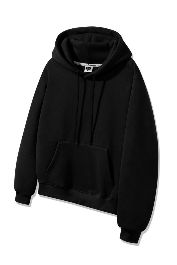 따뜻하고 포근한 [기모] 앨빈클로 레귤러핏 무지 후드티 AVH632입니다. 부드러운 촉감의 기모 안감으로 제작되어 가을, 겨울철에도 따뜻하게 착용할 수 있습니다. 베이직하고 캐주얼한 스타일로, 일상생활에서 편안하게 즐겨 입기 좋습니다. 레귤러핏으로 제작되어 누구나 부담 없이 착용 가능하며, 6가지 다채로운 컬러 옵션으로 폭넓은 선택지를 제공합니다. 심플한 무지 디자인으로 다양한 룩에 활용하기 용이합니다.
