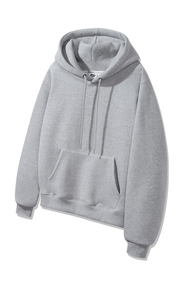 [기모]앨빈클로 레귤러핏 무지 후드티 AVH632는 넉넉한 핏과 부드러운 촉감의 기모 안감으로 포근함을 더한 후드티입니다. 가을, 겨울 시즌에 어울리는 두꺼운 두께감으로 따뜻하게 착용할 수 있으며, 일상, 집콕, 산책, 캠핑 등 다양한 TPO에 활용 가능합니다. 베이직하고 캐주얼한 스타일로 미니멀, 클래식 룩에도 잘 어울리며, 후드 스트링 디테일로 포인트를 더했습니다. 6가지 컬러로 출시되어 취향에 맞게 선택할 수 있는 무지 후드티입니다. 긴 소매 기장의 레귤러핏 디자인으로 편안한 착용감을 선사합니다.
