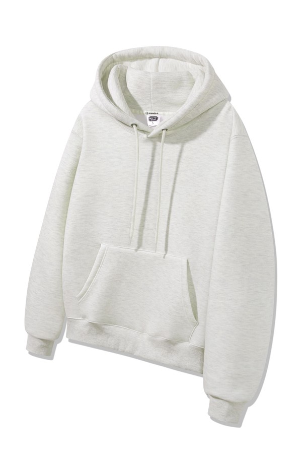 **[기모] 앨빈클로 레귤러핏 무지 후드티 AVH632 (6 COLOR)**

부드러운 기모 안감으로 포근함을 더한 앨빈클로 레귤러핏 무지 후드티입니다. 가을, 겨울 시즌에 어울리는 두꺼운 두께감으로 따뜻하게 착용할 수 있으며, 일상 및 집콕룩, 산책룩 등 다양한 TPO에 활용 가능합니다. 베이직하고 캐주얼한 스타일로 미니멀, 클래식한 무드를 연출하기 좋습니다. 후드 스트링 디테일이 있으며, 6가지 컬러 옵션으로 제공됩니다. 긴 소매 기장의 레귤러핏 후드티로 편안한 착용감을 선사합니다.
