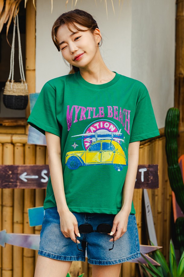 앨빈클로(ALVINCLO) MYRTLE BEACH (머틀 비치) 오버핏 반팔 티셔츠 AST4540은 편안한 착용감을 선사하는 반소매 티셔츠입니다. 캐주얼하고 미니멀한 스타일로 일상생활에서 폭넓게 활용 가능하며, 오버핏으로 제작되어 트렌디한 실루엣을 연출합니다. 그레이, 화이트 등 6가지 다채로운 컬러로 출시되어 취향에 맞게 선택할 수 있습니다. MYRTLE BEACH (머틀 비치) 그래픽 프린팅이 돋보이며, 라운드넥 디자인으로 제작되었습니다. 여름 시즌에 시원하게 착용하기 좋은 아이템입니다.
