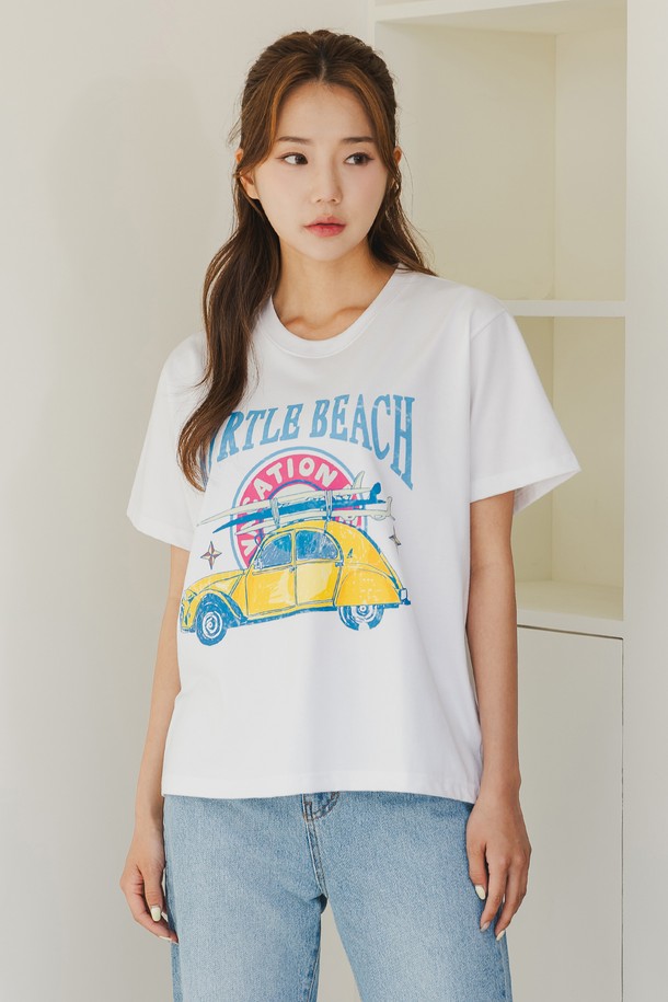 앨빈클로 MYRTLE BEACH (머틀 비치) 오버핏 반팔티 AST4540 (6 COLOR)는 24 SUMMER SEASON COLLECTION 제품입니다. 면, 폴리에스테르, 스판덱스 혼방 소재로 제작되어 편안한 착용감을 제공하며, 캐주얼하고 미니멀한 스타일을 연출합니다. 라운드넥에 오버핏 디자인으로 편안하게 착용 가능하며, 사이드 투 포켓과 카고 스타일 디테일이 특징입니다. 화이트, 크림, 그레이, 그린, 와인, 차콜 6가지 색상으로 출시되어 폭넓은 선택지를 제공하며, 일상생활에서 활용하기 좋습니다. 반소매 기장의 레귤러 기장 상의로 여름철 시원하게 입을 수 있습니다.
