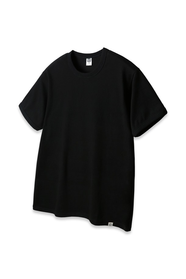 부드러운 20수 코마사 면으로 제작된 여성용 무지 반팔 티셔츠입니다. 립 바인딩 마감과 슬림 소매 디자인으로 깔끔한 핏을 선사하며, 크롭 및 레귤러 기장으로 다양한 스타일 연출이 가능합니다. 텀블 워싱 가공과 미니멀 라벨 디테일이 돋보이는 베이직하고 미니멀한 디자인으로, White, Green, Navy, Black 4가지 컬러로 만나보세요.
