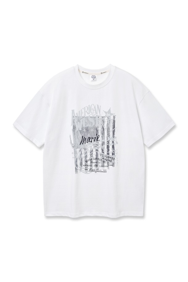 아메리칸 웨스트 오버핏 반팔티는 20수 코마면 원단과 텀블워싱 가공으로 부드러운 촉감과 내구성을 자랑하며, 화이트, 크림, 와인, 차콜 4가지 색상으로 출시되었습니다. 드롭숄더 디자인의 오버핏과 그래픽 프린트가 스트릿 캐주얼 스타일을 완성하며, 라운드넥으로 편안하게 레이어드 스타일링이 가능한 남녀 공용 반팔 티셔츠입니다. 봄, 여름 시즌 일상복으로 활용하기 좋은 아이템입니다.
