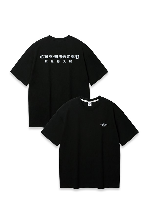 URBAN 오버핏 반팔티 AST4725는 남녀 공용으로 착용 가능한 캐주얼 스타일의 반팔 티셔츠입니다. 부드러운 촉감의 프리미엄 코튼 20수 코마사 면 소재로 제작되었으며, 텀블워싱 가공을 통해 변형을 최소화했습니다. 드롭숄더 패턴과 오버핏 디자인으로 편안한 착용감을 제공하며, 레터링 무늬가 특징입니다. 화이트, 차콜, 블랙 3가지 색상으로 출시되어 일상에서 폭넓게 활용할 수 있습니다.
