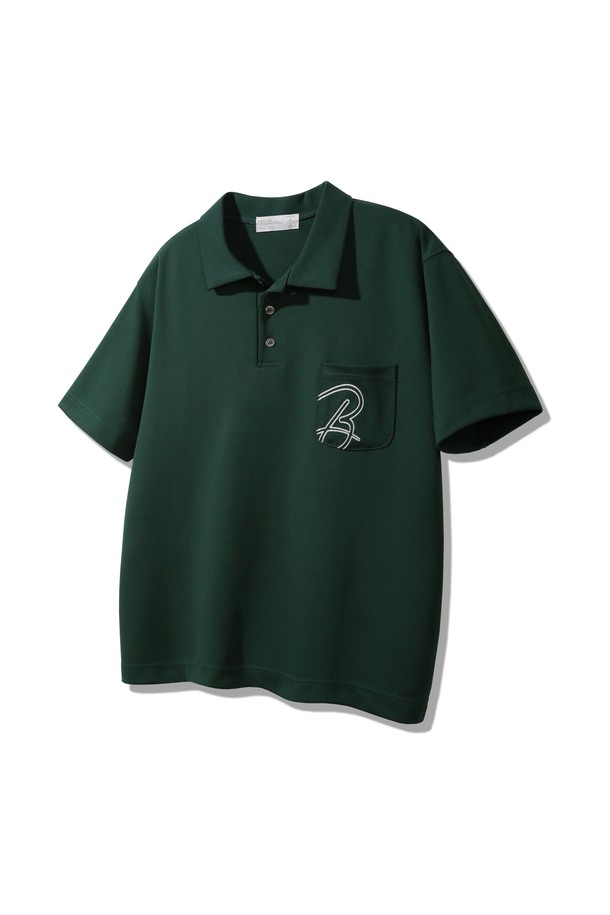 **포켓 B 로고 카라 반팔 티셔츠 BK4205**는 부드러운 촉감과 뛰어난 기능성을 갖춘 남성용 폴로 티셔츠입니다. 봄, 여름 시즌에 적합하며, 화이트, 딥그린, 네이비 세 가지 색상으로 출시되어 베이직하면서도 캐주얼한 스타일을 연출할 수 있습니다. 흡습, 통기, 신축성, 발수 기능을 갖춘 폴리에스테르, 레이온, 스판덱스 혼방 소재에, 포켓 디테일, 진주빛 버튼, 자수 로고, 삼중 스티치 암홀, 주름 방지 기능까지 더해져 실용성을 높였습니다.
