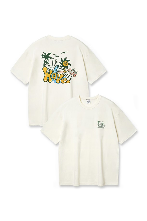 WAVE 오버핏 반팔티 AST4812는 부드러운 촉감의 20수 코마사 코튼 소재로 제작되어 편안한 착용감을 선사합니다. 텀블 워싱 및 텐터 가공을 거쳐 변형을 최소화했으며, 드롭 숄더 디자인과 키치한 아트워크 패턴으로 캐주얼한 스타일을 연출합니다. 크림(Cream), 블랙(Black) 두 가지 컬러로 출시되어 데일리룩에 활용하기 좋고, 레이어드하여 다양한 스타일링을 시도할 수 있습니다.
