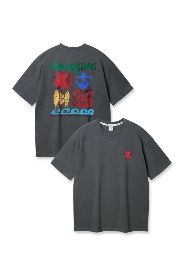 ENJOYING 오버핏 반팔티 AST4817는 캐주얼한 스타일의 공용 반팔 티셔츠입니다. 부드러운 면 소재에 라운드넥 디자인으로 편안한 착용감을 선사하며, 여름 시즌에 얇게 입기 좋습니다. 그레이 컬러에 오버핏으로 제작되었으며, ALVINCLO 브랜드 제품입니다.
