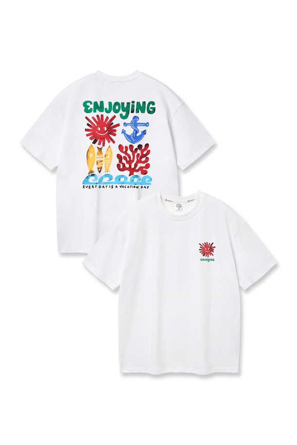 ENJOYING 오버핏 반팔티 AST4817는 20수 코마면 소재로 제작되어 부드러운 촉감을 선사하며, 텀블워싱 가공으로 변형을 최소화했습니다. 캐주얼한 스타일의 이 반팔 티셔츠는 라운드넥 디자인에 오버핏으로 편안한 착용감을 제공하며, 다채로운 컬러풀 프린팅이 돋보입니다. 화이트, 차콜, 블랙 3가지 색상으로 만나보세요.
