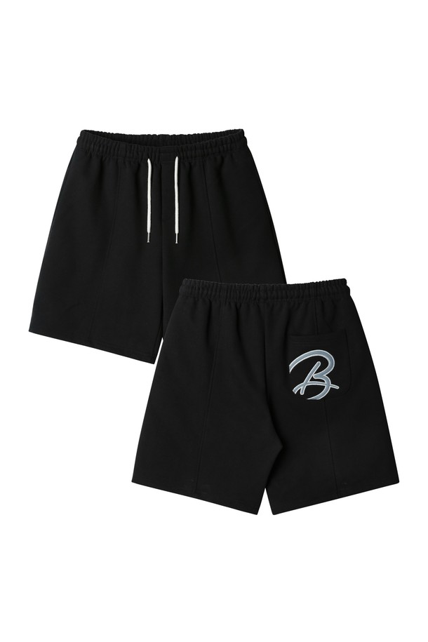 포켓 B로고 하프 밴딩 팬츠 BK2996은 남녀 공용으로 착용 가능한 캐주얼 반바지입니다. 멜란지 그레이, 네이비, 블랙 3가지 색상으로 출시되었으며, 허리 스트링, 뒷주머니 로고 자수, 파이핑 라인 디테일이 특징입니다. 부드러운 프렌치테리 면/폴리에스터 혼방 소재에 레귤러핏으로 제작되어 봄, 여름 데일리룩에 편안하게 활용하기 좋습니다.
