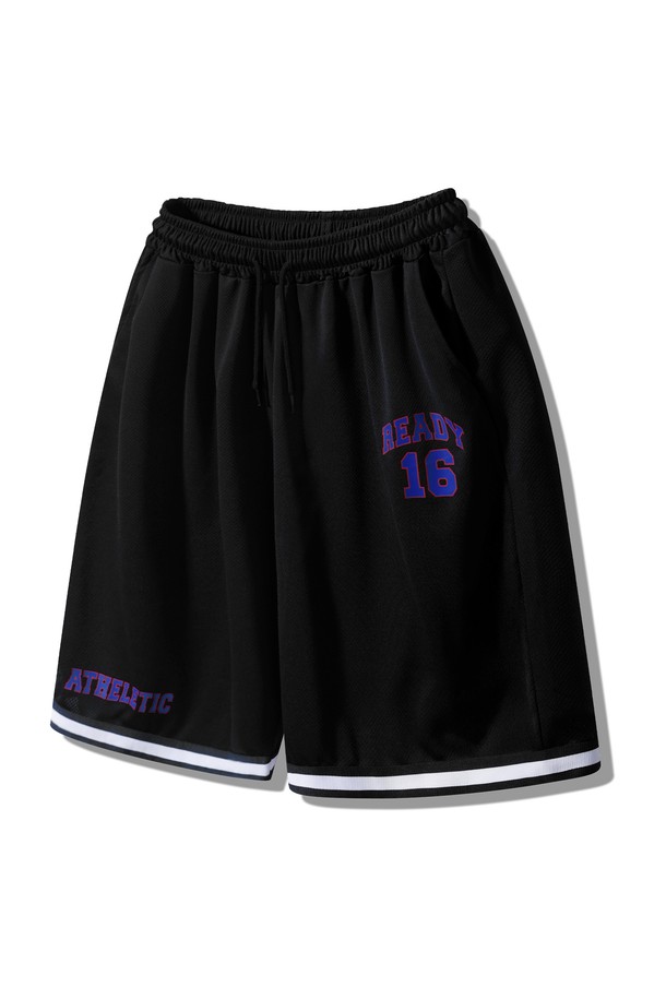 ATHELETIC 메쉬 반바지 PAN2851은 시원하고 쾌적한 착용감을 제공하는 여름용 메쉬 반바지입니다. 통기성이 뛰어난 폴리에스테르 소재와 흡습, 속건 기능을 갖춰 운동 시에도 쾌적함을 유지하며, 루즈핏 와이드 실루엣으로 편안한 활동성을 보장합니다. 화이트, 네이비, 블랙 3가지 색상으로 출시되었으며, 무릎 기장의 스포티한 디자인에 스포츠 그래픽 디테일이 더해져 스타일리시함을 더합니다.
