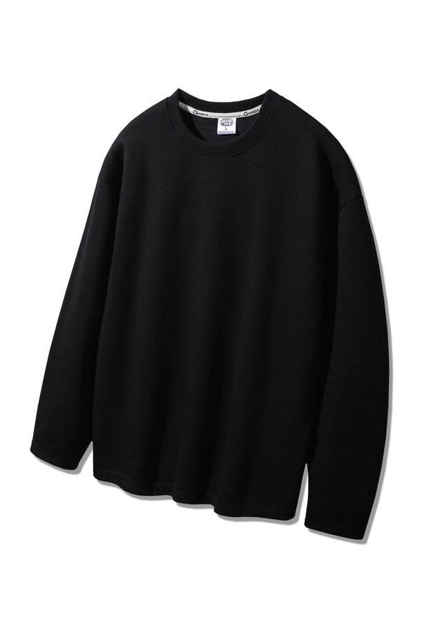 더블코튼 무지 오버핏 긴팔티 AVT313 (3 COLOR)는 베이직하고 캐주얼한 스타일의 공용 긴팔 티셔츠입니다. 화이트, 그레이, 블랙 3가지 색상으로 출시되었으며, 사계절 내내 활용 가능합니다. 부드러운 촉감의 더블코튼 원단을 사용하여 내외부 이중 원단 구조로 제작되었으며, 520-550g/yd의 고밀도로 두께감 있는 착용감을 선사합니다. 라운드넥에 오버핏으로 제작되어 편안한 착용감을 제공하며, 자연스러운 어깨 라인으로 디자인되었습니다.
