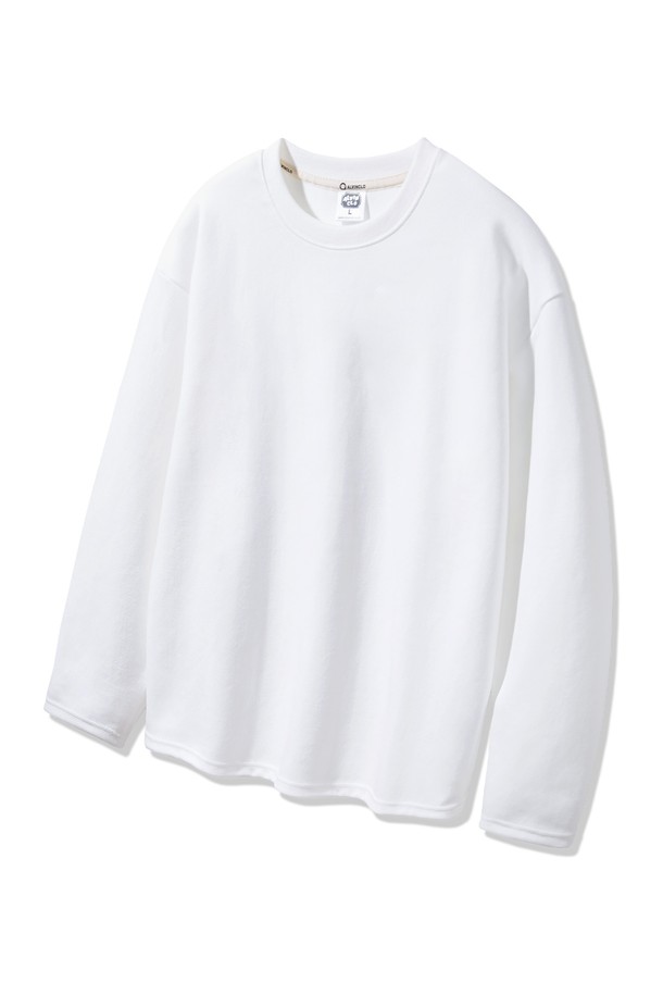 더블코튼 무지 오버핏 긴팔 티셔츠 AVT313은 부드러운 촉감의 더블코튼 소재로 제작되어 편안한 착용감을 선사합니다. 넉넉한 오버핏에 고밀도 원단, 자연스러운 어깨 라인으로 트렌디한 스타일을 연출하며, 봄, 여름, 가을, 겨울 계절에 모두 활용 가능합니다. 베이직하고 캐주얼한 무드의 무지 디자인으로 어떤 옷과도 쉽게 매치할 수 있으며, 레이어드 스타일링에도 용이합니다. 블랙, 그레이, 화이트 3가지 색상으로 출시되어, 겨울 데일리룩, 캐주얼, 미니멀, 클래식 스타일을 선호하는 분들께 추천합니다.
