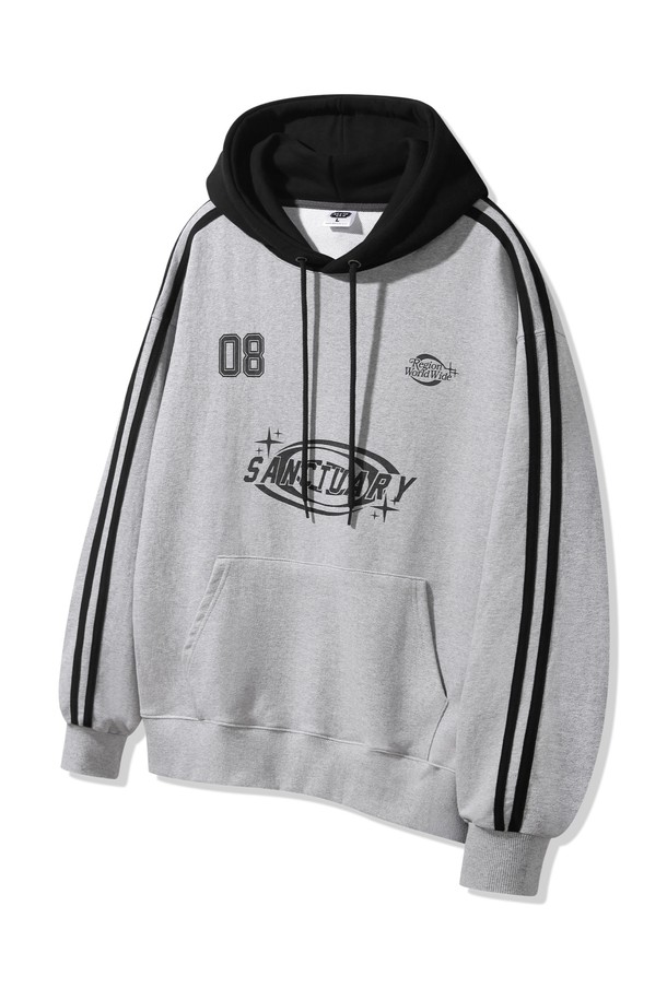 **SANCTUARY TRACK 오버핏 후드티 AVH243 (3 COLOR)**는 일상, 집콕룩, 산책룩에 적합한 후드티입니다. 부드러운 촉감의 면과 폴리에스테르 혼방 소재로 제작되었으며, 봄, 가을, 겨울에 착용하기 좋습니다. 오버핏과 릴랙스핏으로 편안한 착용감을 선사하며, 블랙, 그레이, 화이트 멜란지 3가지 색상으로 만나볼 수 있습니다. 기모 안감과 두꺼운 두께감으로 보온성을 높였으며, 더블 스티치, 트리플 스티치 마감, 텀블 워싱, 세터 가공 등의 디테일로 완성도를 높였습니다. 스포티, 캐주얼, 미니멀 스타일을 즐겨 입는 분들께 추천합니다.
