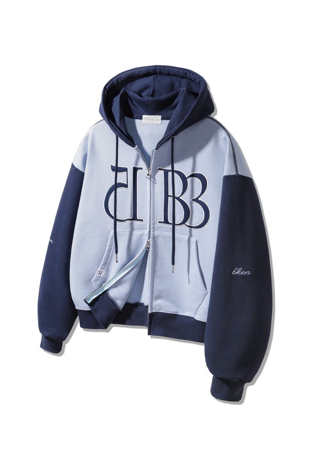 1583 Women semi crop 투웨이 후드집업 BK7992_스카이블루(네이비)는 여성스러운 세미크롭 기장의 후드집업입니다. 봄, 가을에 어울리는 두꺼운 두께감과 부드러운 촉감의 면, 폴리에스테르 혼방 프렌치테리 원단으로 제작되었습니다. 스카이블루와 네이비 두 가지 색상으로 출시되었으며, 투웨이 지퍼와 플랫락 스티치 마감, 더블 슬라이더 지퍼 디테일이 특징입니다. 자수 로고와 타이포그래피 패턴이 캐주얼, 스포티한 무드를 더하며, 텀블 가공과 우븐 라벨로 완성도를 높였습니다. 일상, 산책 등 다양한 TPO에 활용할 수 있습니다.

